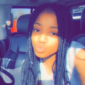 Meet your Posher, Alexis